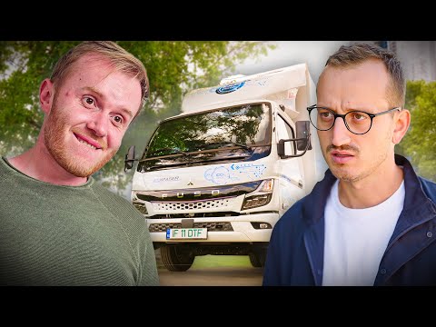 Thumbnail for the multicam comedy sketch CAMIONAGIU PE RIT NOU